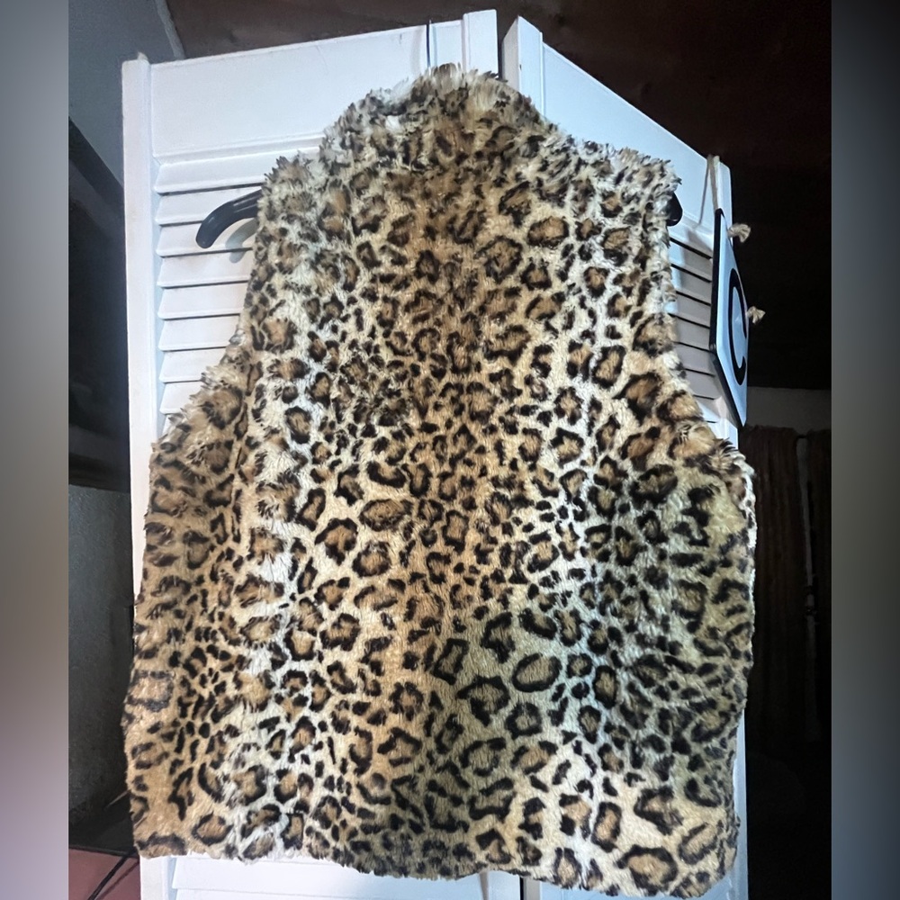BETSEY JOHNSON Cheetah hook and eye Faux Fur Vest with pockets - Picture 11 of 12
